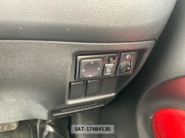 Nissan JUKE 2011-11 8366523-15