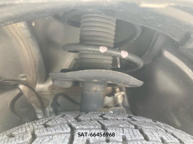 Nissan JUKE 2012-02 8366522-22