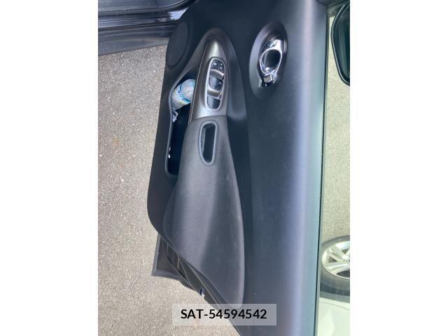 Nissan JUKE 2013-06 8366524-21