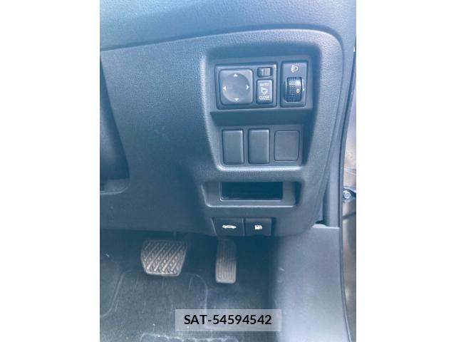 Nissan JUKE 2013-06 8366524-22