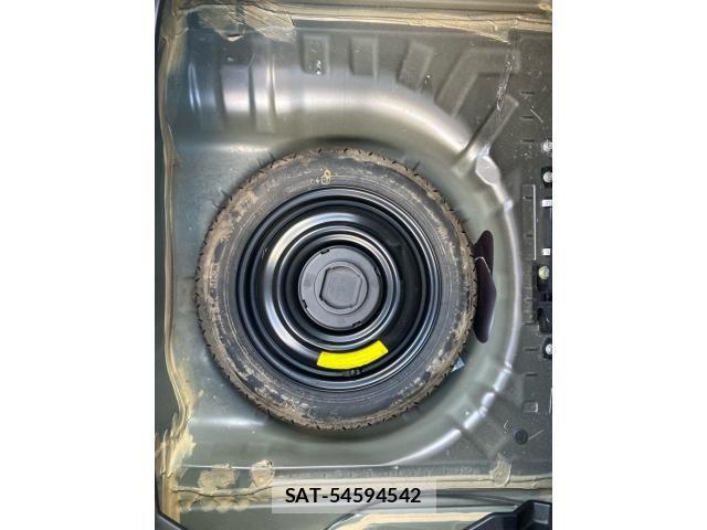 Nissan JUKE 2013-06 8366524-24