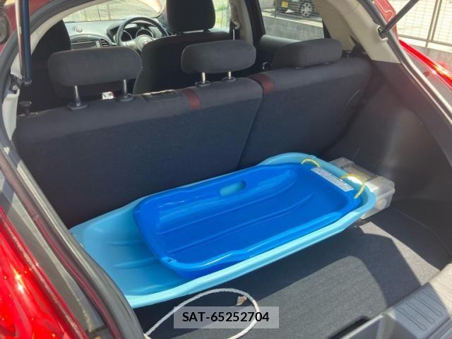 Nissan JUKE 2011-06 8413060-11