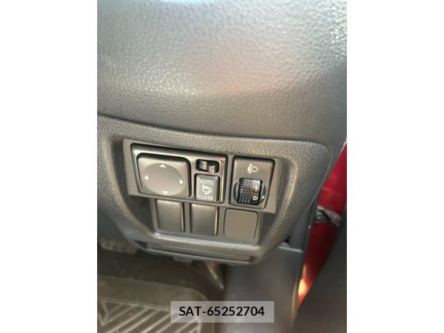 Nissan JUKE 2011-06 8413060-14