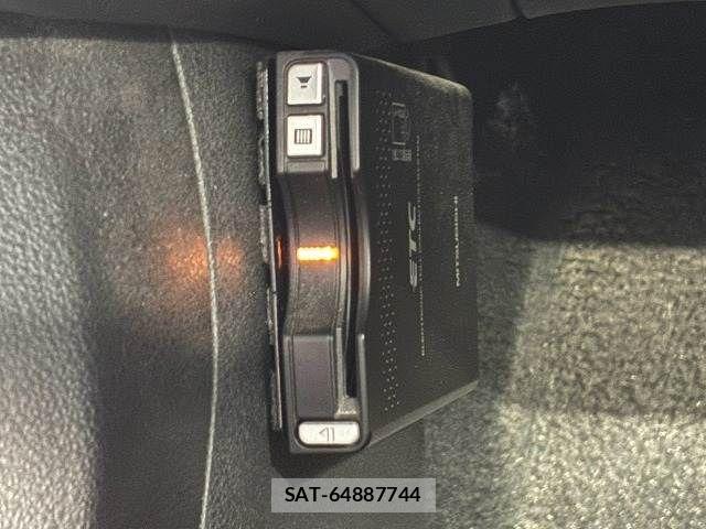 Nissan JUKE 2012-01 8485562-9