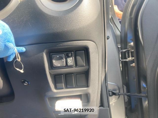 Nissan JUKE 2012-03 8525398-14