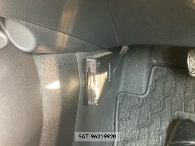 Nissan JUKE 2012-03 8525398-19