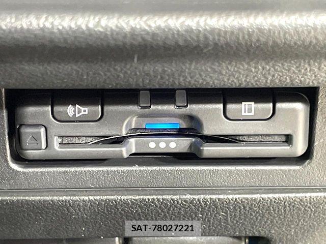 Nissan JUKE 2016-06 8525393-5