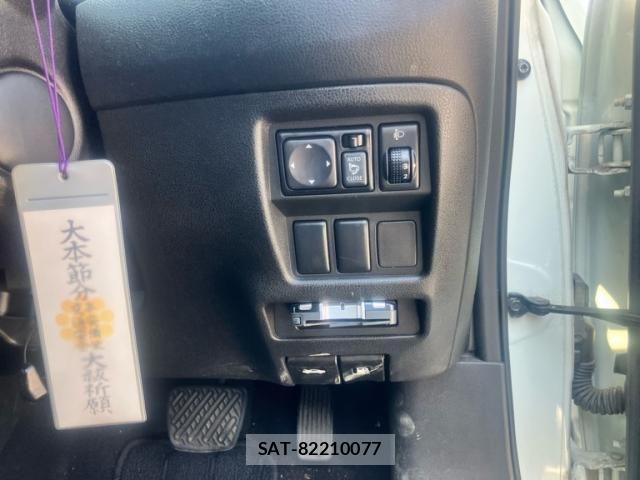 Nissan JUKE 2012-07 8562302-12