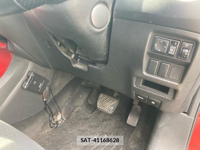 Nissan JUKE 2010-06 8659708-18