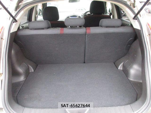 Nissan JUKE 2011-10 8666332-10