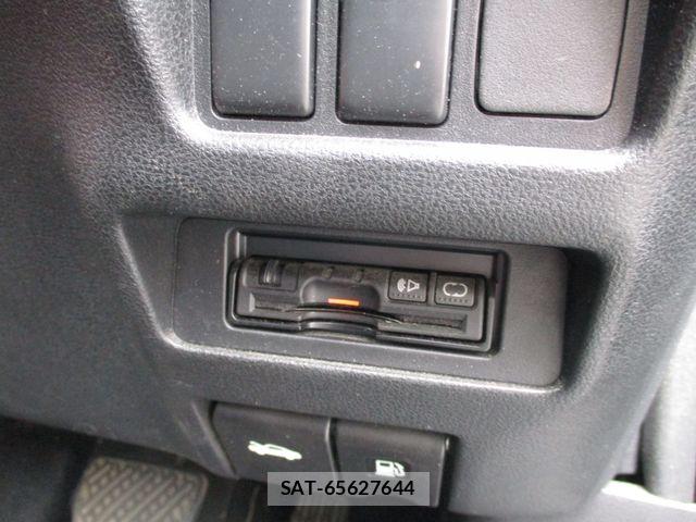 Nissan JUKE 2011-10 8666332-15