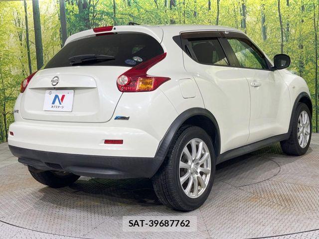 Nissan JUKE 2010-08 8666330-16
