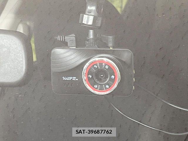 Nissan JUKE 2010-08 8666330-4