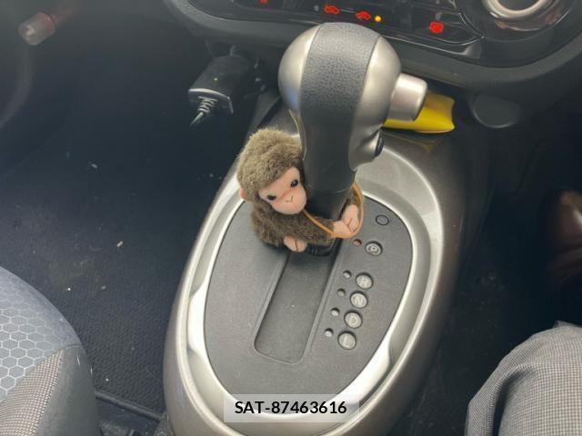 Nissan JUKE 2011-09 8685782-20