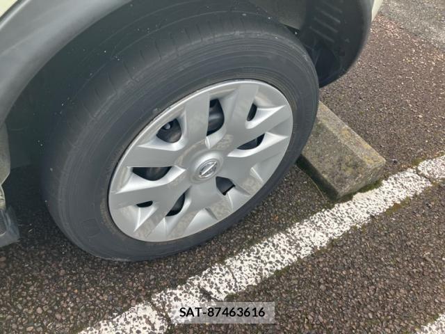 Nissan JUKE 2011-09 8685782-8
