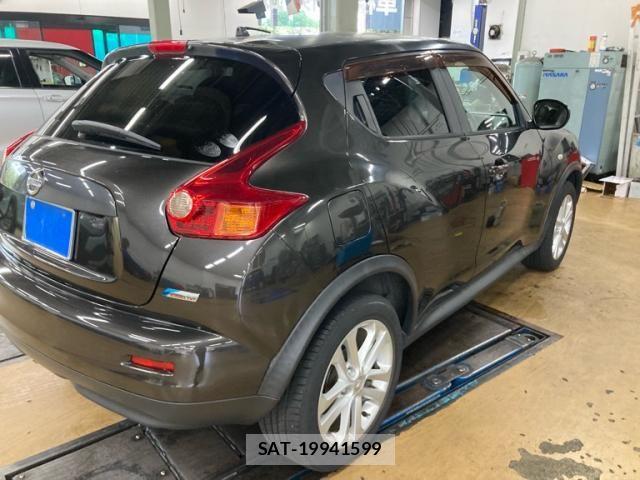 Nissan JUKE 2011-04 8743069-3