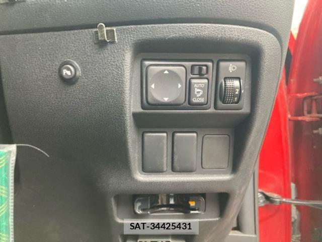 Nissan JUKE 2013-07 8829695-14