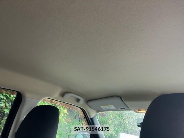 Nissan JUKE 2010-10 8871263-9