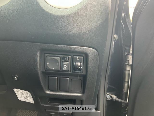 Nissan JUKE 2010-10 8871263-14