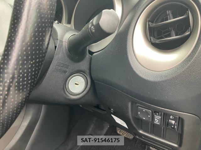 Nissan JUKE 2010-10 8871263-15