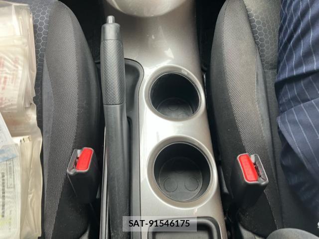 Nissan JUKE 2010-10 8871263-19