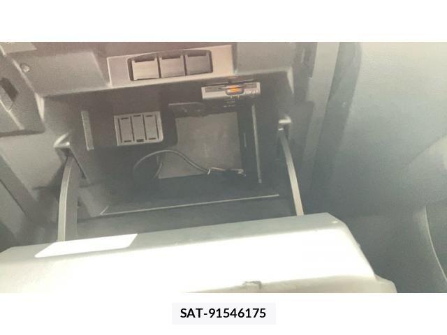 Nissan JUKE 2010-10 8871263-25