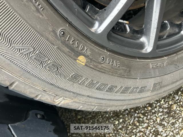 Nissan JUKE 2010-10 8871263-4