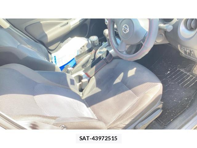 Nissan JUKE 2010-06 8871265-19