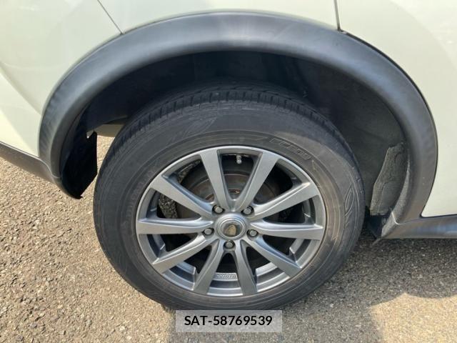 Nissan JUKE 2010-07 8883805-9
