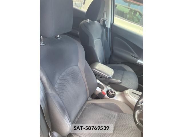 Nissan JUKE 2010-07 8883805-12
