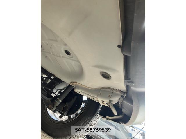 Nissan JUKE 2010-07 8883805-7