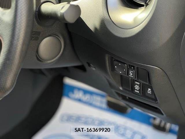 Nissan JUKE 2011-09 6641760-10
