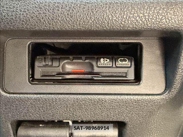 Nissan JUKE 2013-04 6672143-14