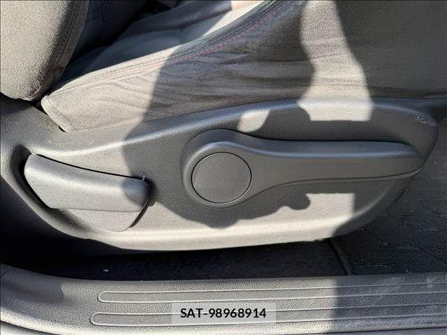 Nissan JUKE 2013-04 6672143-16