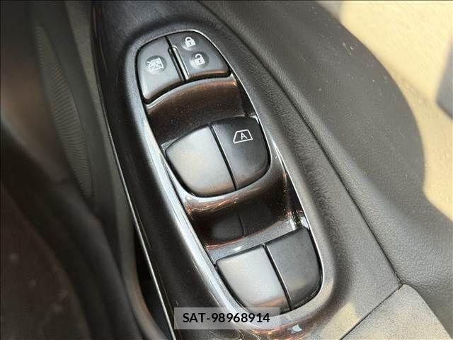Nissan JUKE 2013-04 6672143-26
