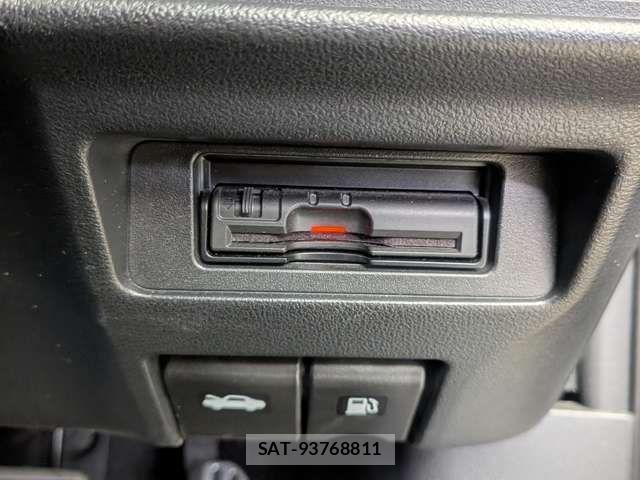 Nissan JUKE 2017-06 6752108-12