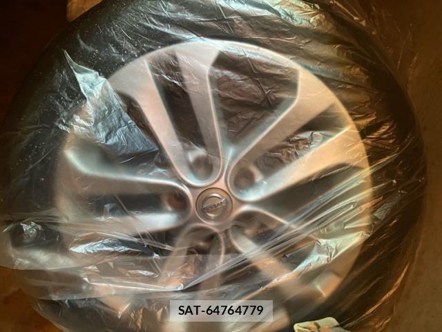 Nissan JUKE 2011-02 7220402-24