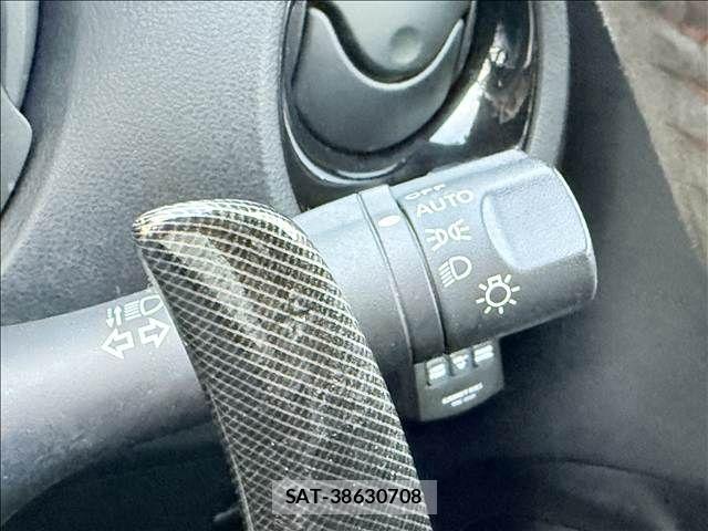Nissan JUKE 2015-05 7327766-26