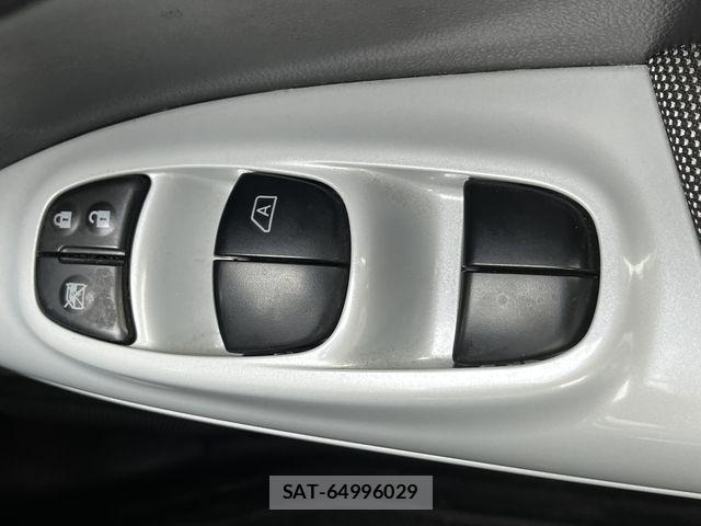 Nissan JUKE 2015-06 7455185-17