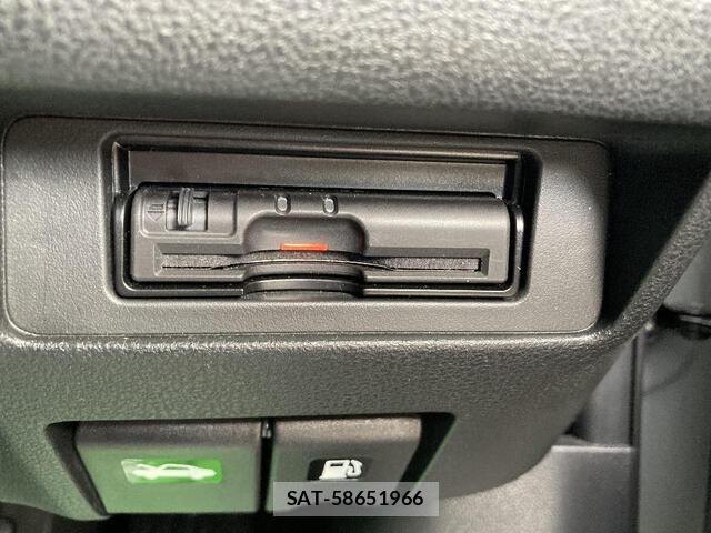 Nissan JUKE 2013-07 7979631-10