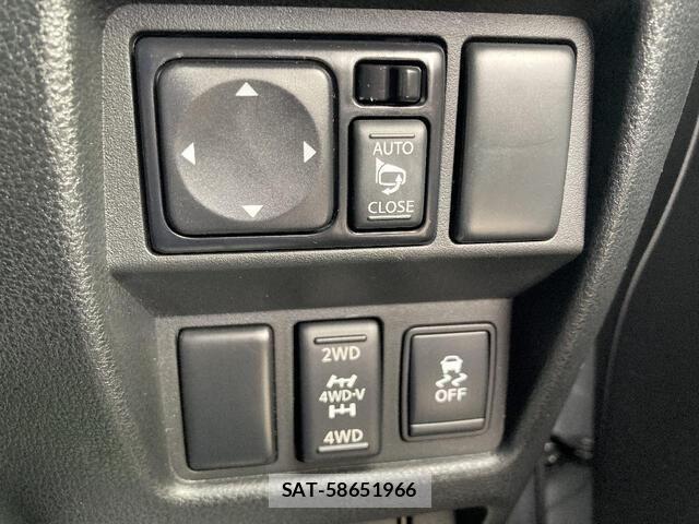 Nissan JUKE 2013-07 7979631-11