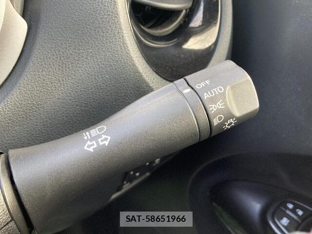 Nissan JUKE 2013-07 7979631-13