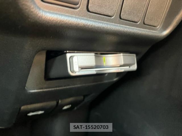 Nissan JUKE 2016-07 8457744-15