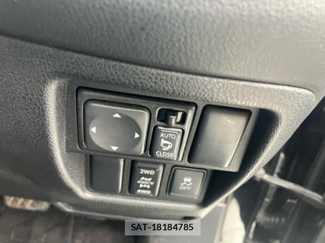 Nissan JUKE 2011-03 8666331-19
