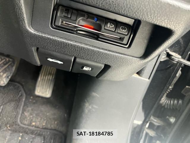Nissan JUKE 2011-03 8666331-20