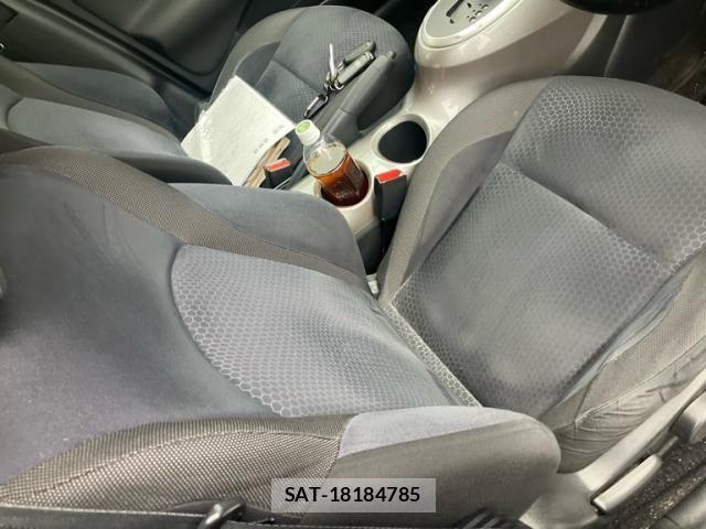 Nissan JUKE 2011-03 8666331-21