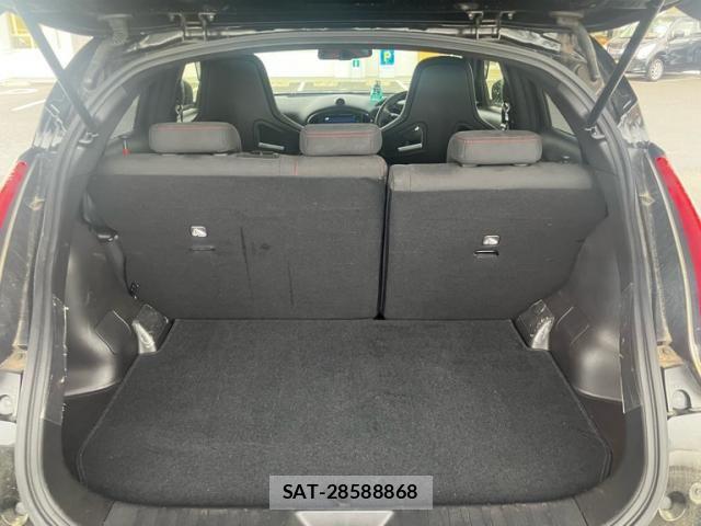 Nissan JUKE 2018-11 8829703-9
