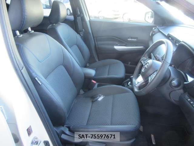 Nissan KICKS 2020-10 6002244-9
