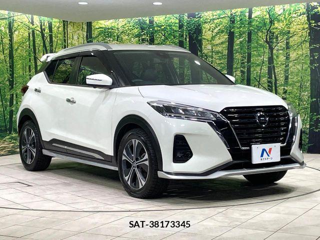 Nissan KICKS 2021-07 6815511-15