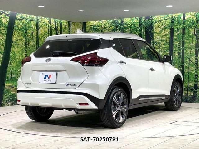 Nissan KICKS 2020-06 6815510-16